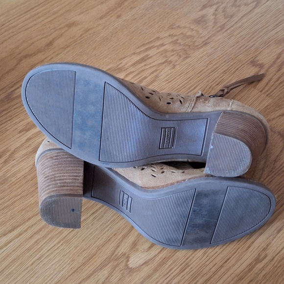 Toms Open Toe Perforated Tan Booties 7.5 - Picture 8 of 11